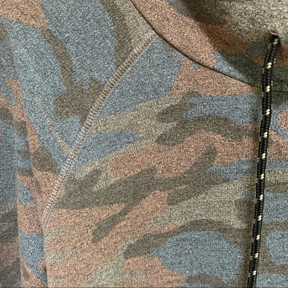 Sundry ~Camo Crop Small Hoodie in Heather Gray - Picture 8 of 12